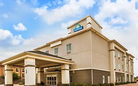 Days Inn & Suites By Wyndham Mineral Wells